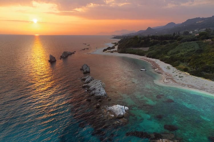 Plages gay-friendly de Grèce : guide complet pour les voyageurs LGBTQ+