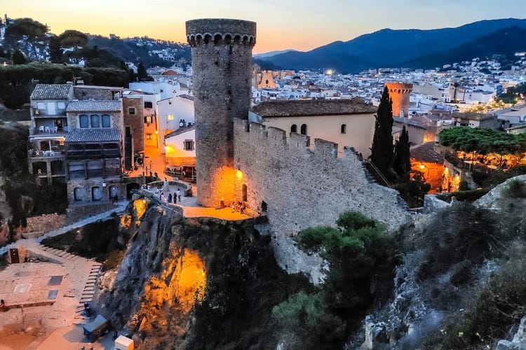 Roadtrip inoubliable sur la Costa Brava : Découverte, gastronomie et vie nocturne