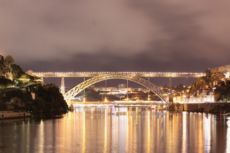 Guide gay-friendly de Porto : Transports, hébergements et conseils pour un séjour réussi